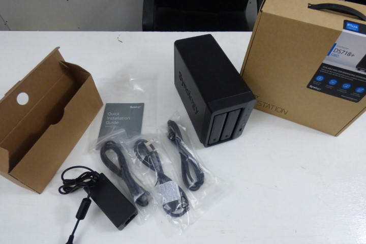 Synology DS718+ NAS Unboxing 3