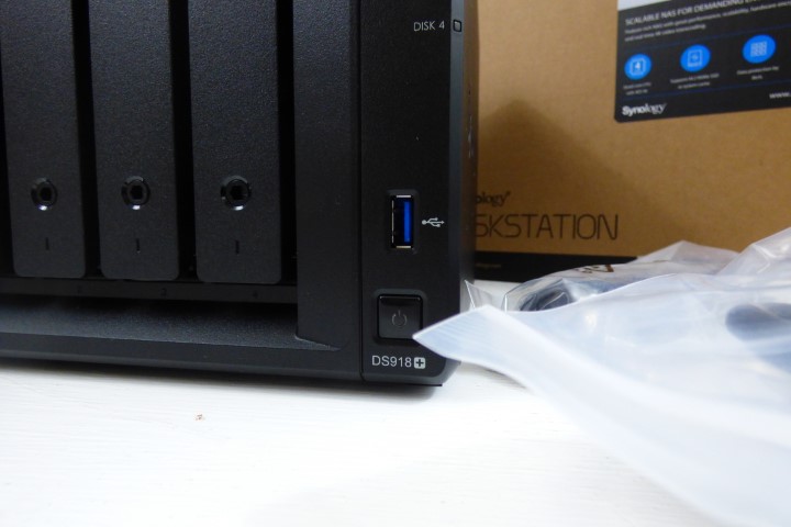 Synology DS918+ NAS Unboxing 4