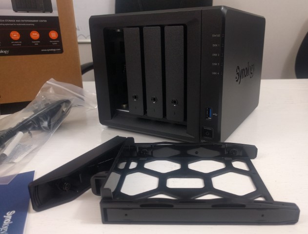 The Synology DS418PLAY 4K Multimedia NAS Unboxing, Walkthough and Talkthrough Video 4