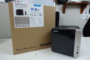 QNAP TS-453BT3 retail box