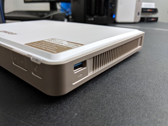 QNAP TBS-453DX NASBook Review – NAS Compares