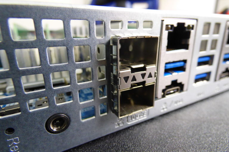 TVS972XU Intel CPU 2X 10GBE SFP+ 4 NAS Hard Drives 5 SSD Bays TS983XU