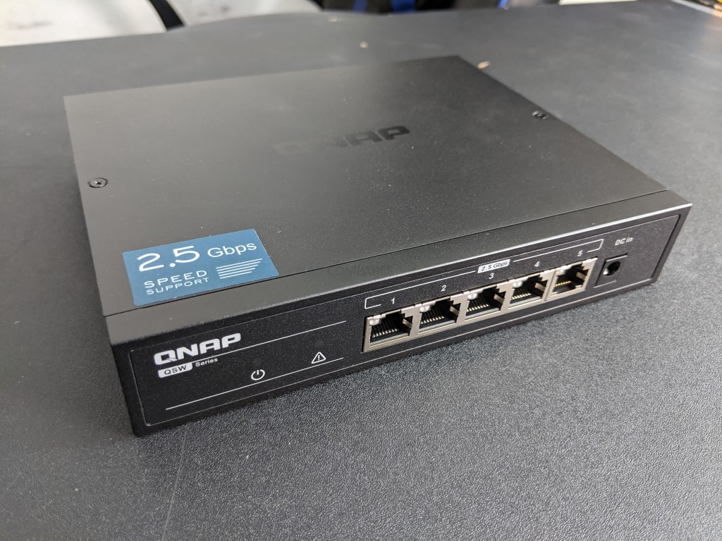QNAP QSW-1105-5T 2.5GbE Switch Hardware Review – NAS Compares