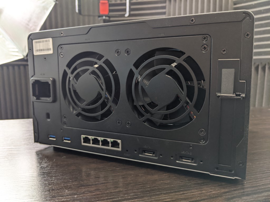 Synology DS1621+ NAS Hardware Review – NAS Compares