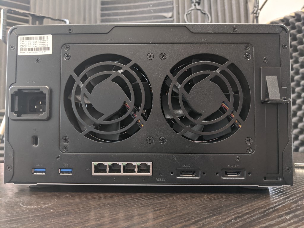 Synology DS1621+ NAS Hardware Review – NAS Compares