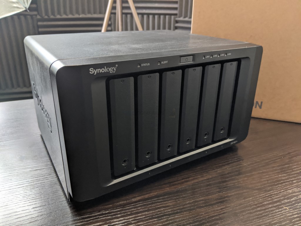 Serveur NAS Synology DS1621+ équipé de 72 TB bruts (6 X 12 TB