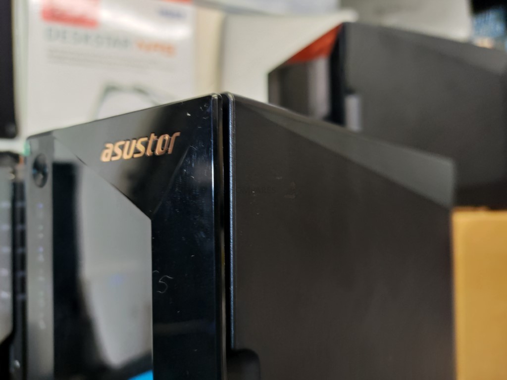 Review of the ASUSTOR AS3304T NAS device, cutting corners to save