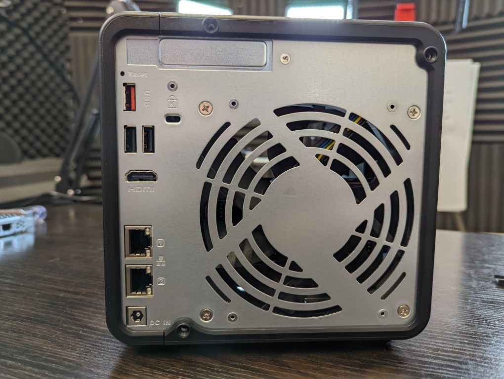 QNAP TS-464T4 : un nouveau NAS avec du Thunderbolt 4