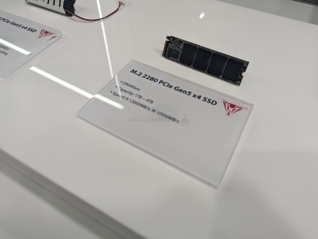 Blazing fast PCIe 5.0 SSD prototype hits sequential read speeds of 14,000  MB/s -  News